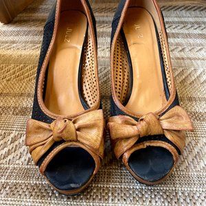 Event-ready Black-Tan Open-toe Heels with Front Bow Detail